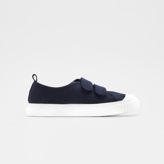 Boy canvas tennis shoes